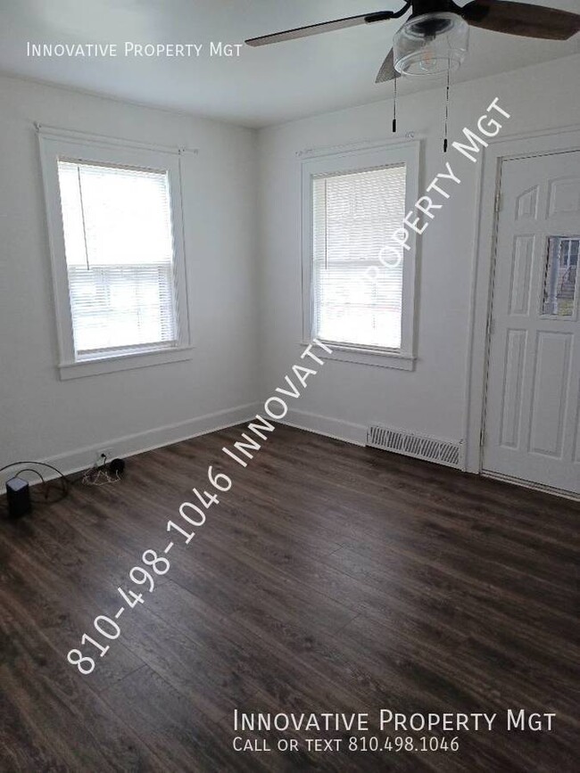 Building Photo - Beautifully updated 2 bedroom, 1 bath