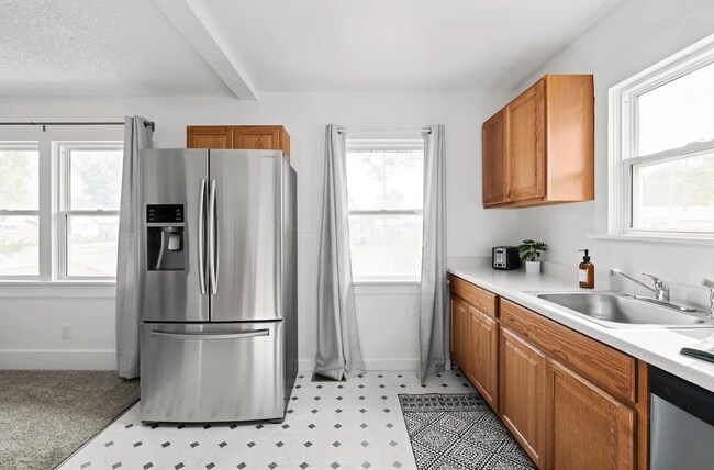 Building Photo - 1905 5th St S