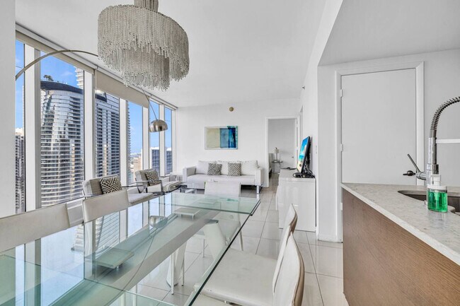 Building Photo - 485 Brickell Ave