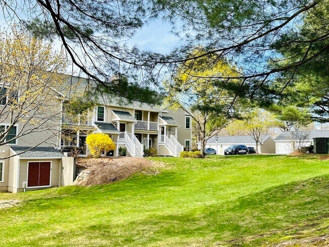 Building Photo - 47 Bradford Commons Ln