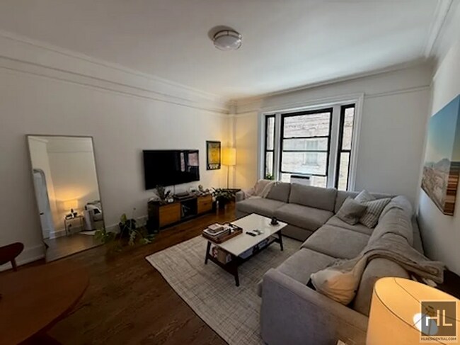 Building Photo - 166 W 72nd St