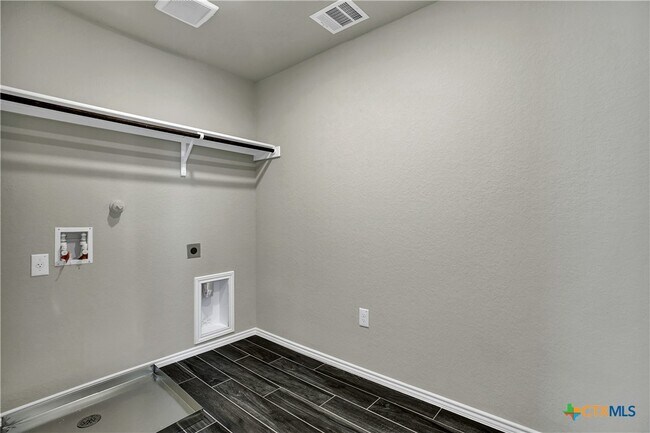 Building Photo - 267 Kinsley Wy