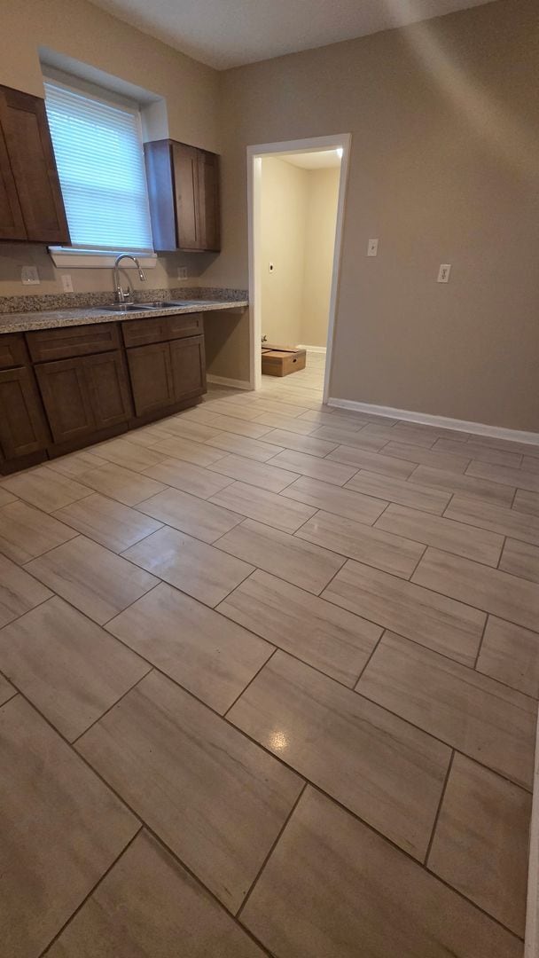 Building Photo - 2 Bedroom 1 Bath Multi Family Home