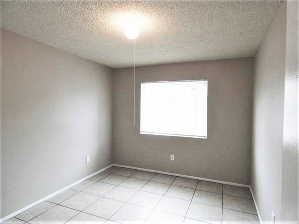 Building Photo - 1907 Lewis Ave