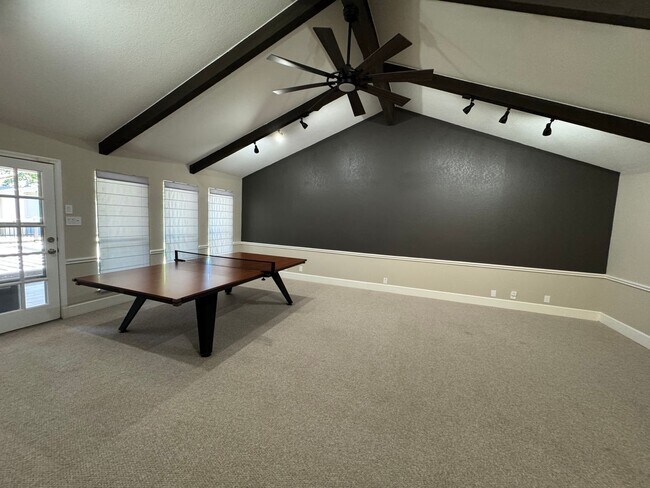 Building Photo - Gorgeous 3/3/2 Home on Spacious Corner Lot...