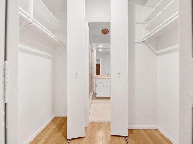 Building Photo - 7767 Hollywood Blvd