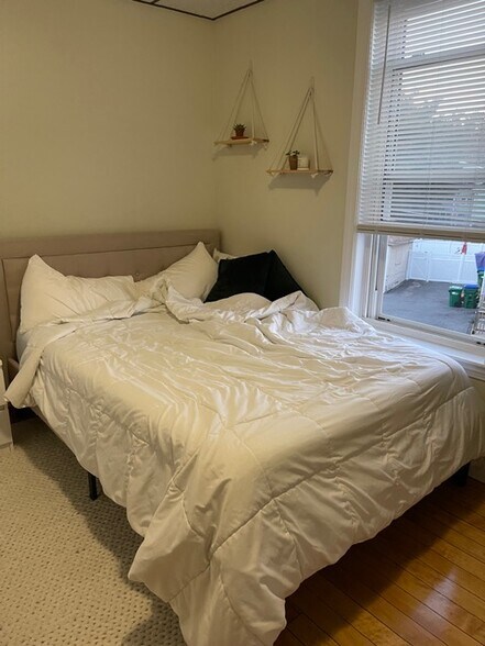 Building Photo - 77 Lyman Ave