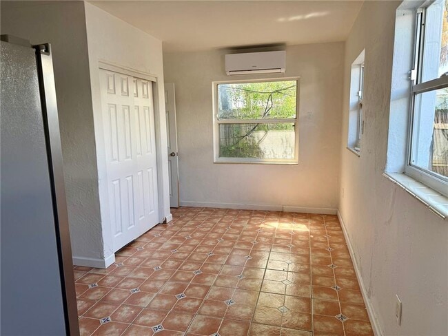 Building Photo - 551 73rd Ave