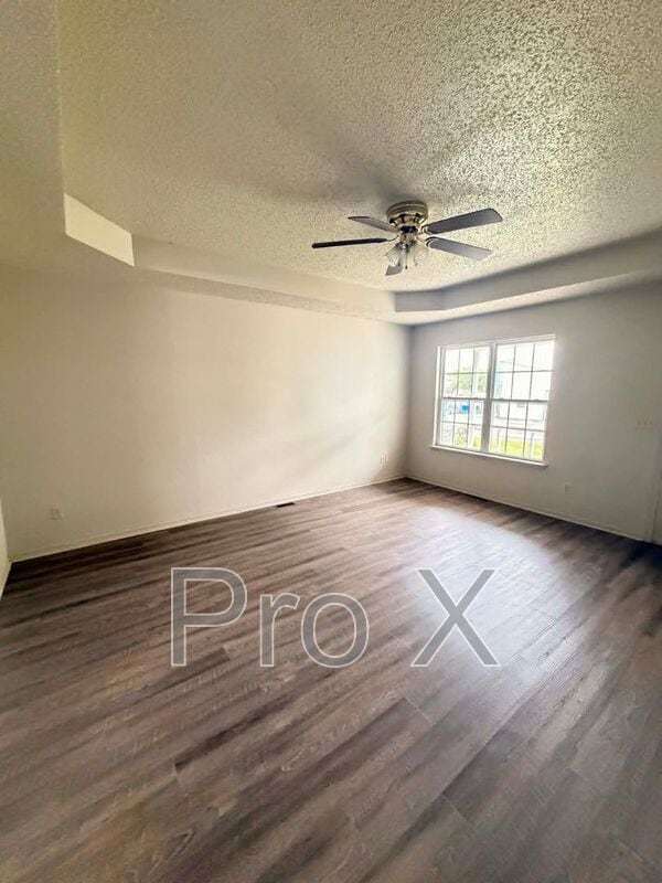 Building Photo - 613 S Brownell Ave