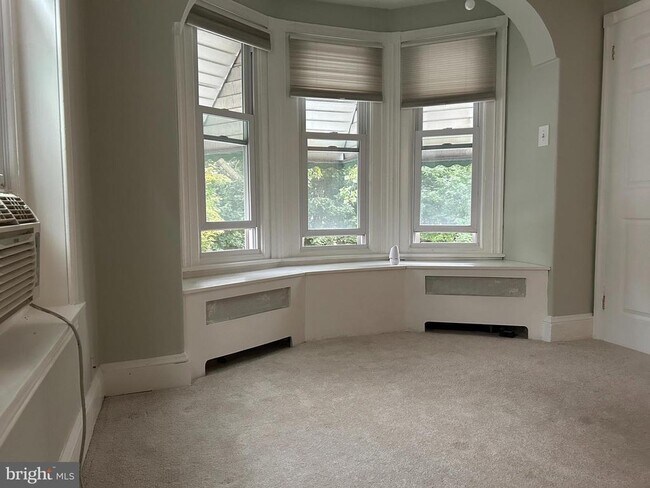 Building Photo - 478 Martin St