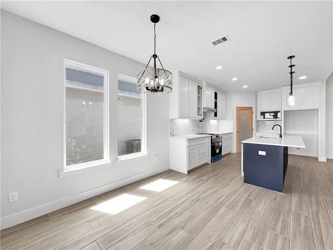 Building Photo - 6222 Sadie St