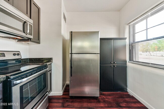 Building Photo - 3949 E Earll Dr