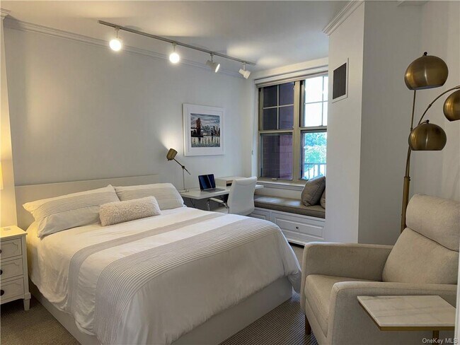 Building Photo - 300 Mamaroneck Ave