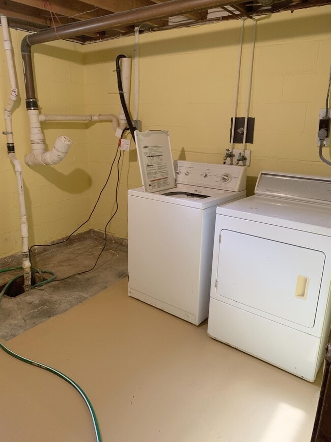 Building Photo - 513 W Clark St