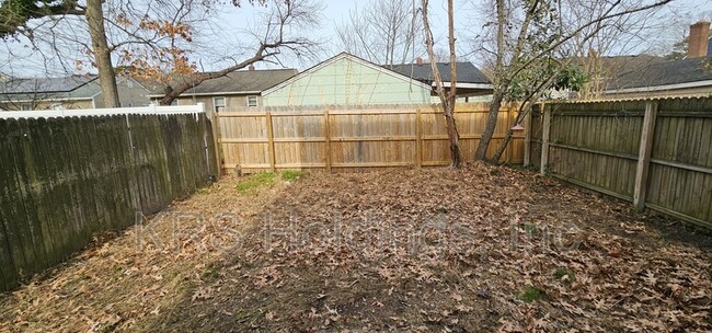 Building Photo - 1230 E Balview Ave
