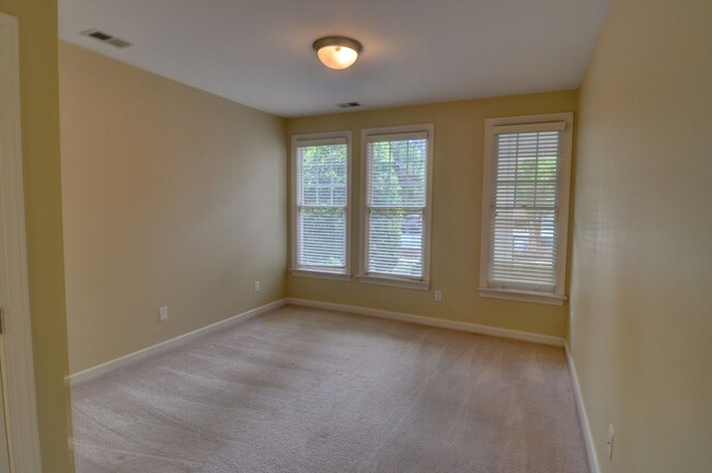 Building Photo - Cozy One Bedroom in Southern Village!