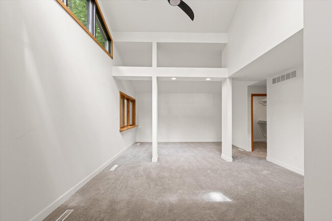 Building Photo - 1424 Bradford Dr