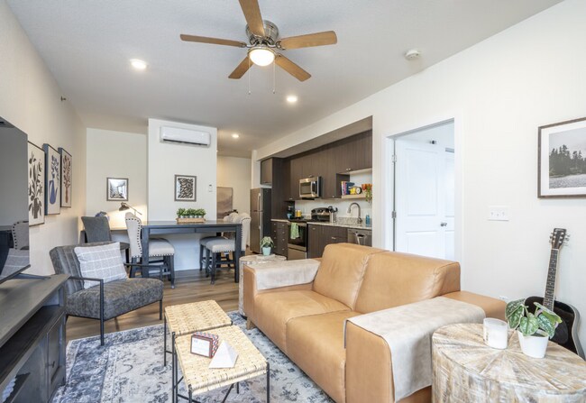 Building Photo - 1 Bed Luxury Apartment near Garden of the Gods