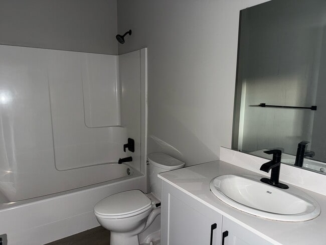 Building Photo - 651 Washington St