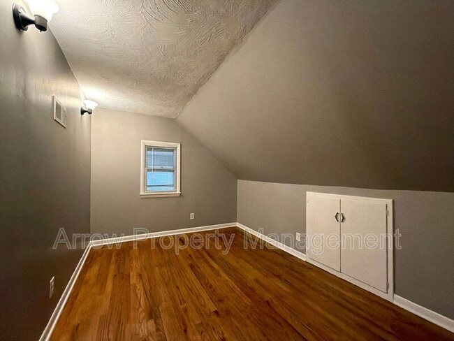 Building Photo - 1301 S 10th St