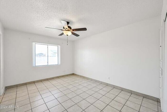 Building Photo - 3 bedroom