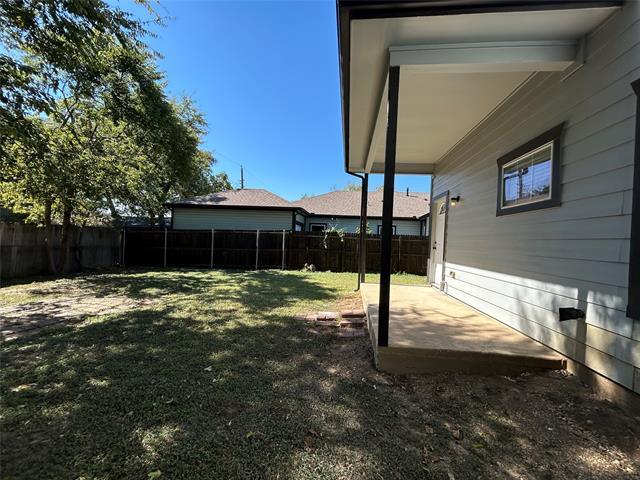 Building Photo - 922 E Dashwood St