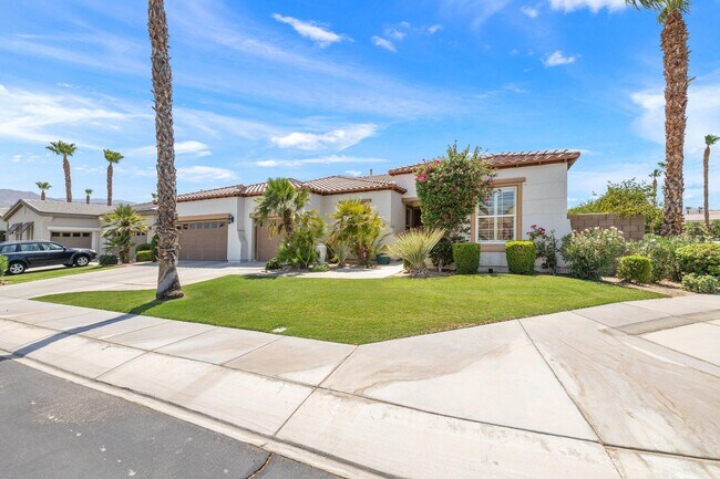Building Photo - 61185 Soaptree Dr