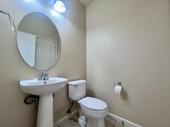 Building Photo - $2,295 Herndon & Armstrong, 2 Bedroom Cond...