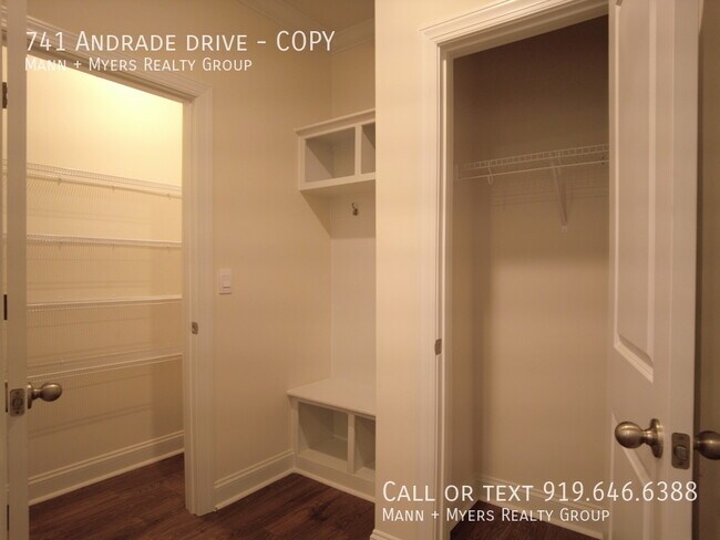 Building Photo - 741 Andrade Dr