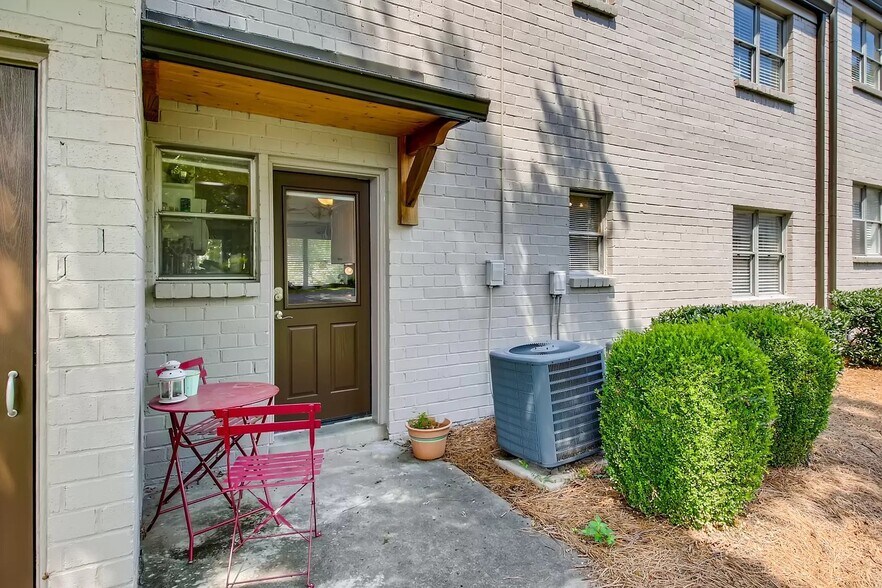Building Photo - 512 Chesterfield Ave