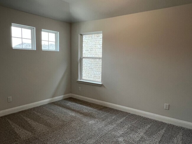 Building Photo - 552 Hutchinson Ln