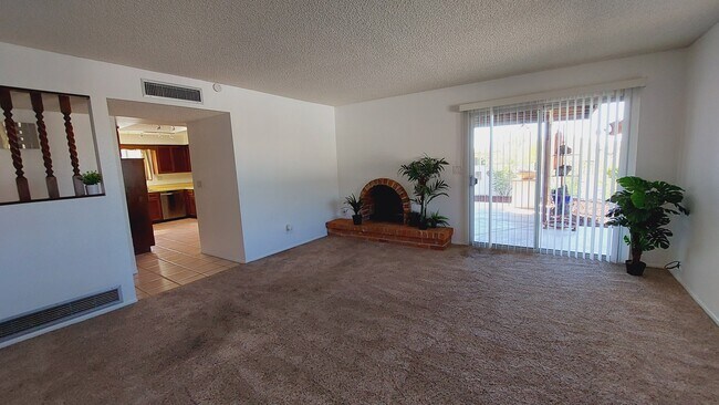 Family room - 5161 E Camino Bosque