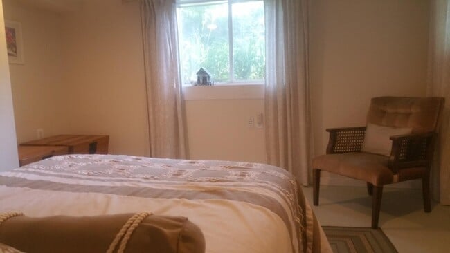 Building Photo - 186 White St