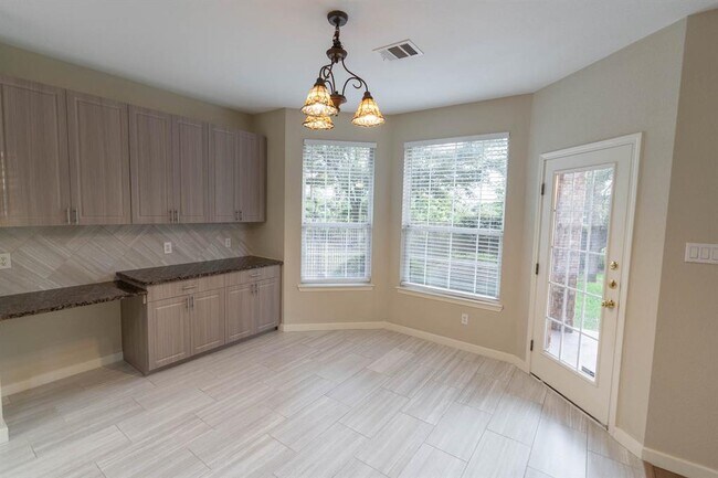 Building Photo - 10920 Quarry Oaks Trail