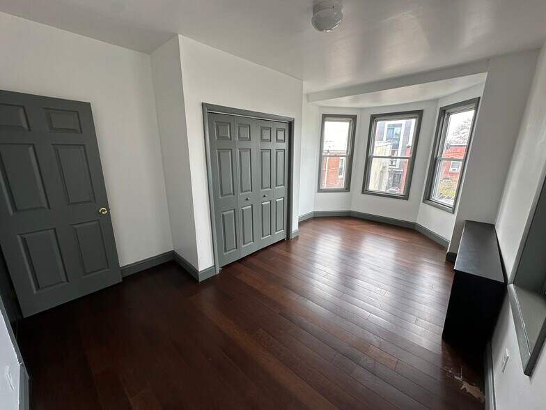 Building Photo - 1250 N 29th St