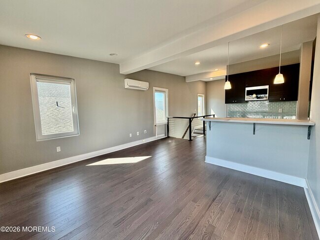 Building Photo - 909 Asbury Ave