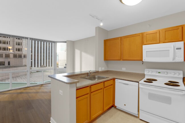 Building Photo - 222 N Columbus Dr