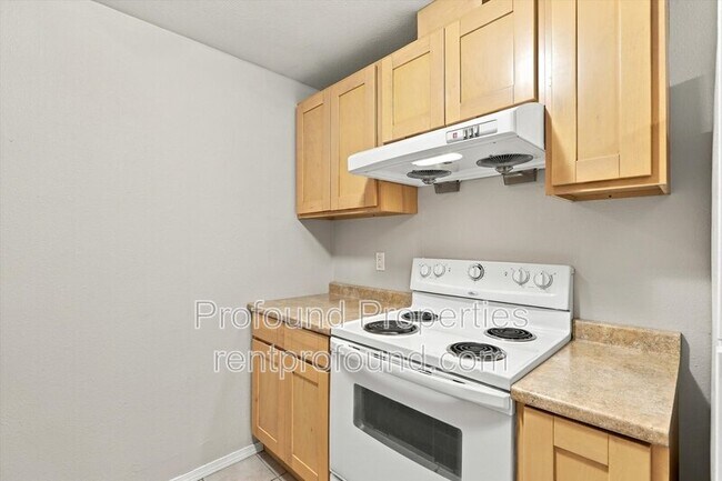 Building Photo - 12225 SW Gingham Ln