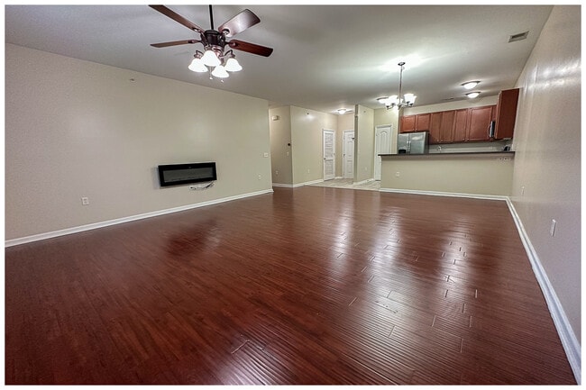 Building Photo - 932 Southmoor Dr