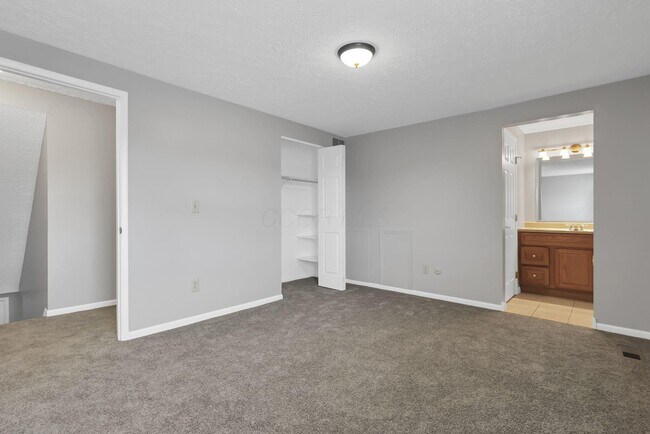 Building Photo - 1642 Park Row Dr