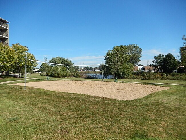 Building Photo - 1744 Eastwood Ct