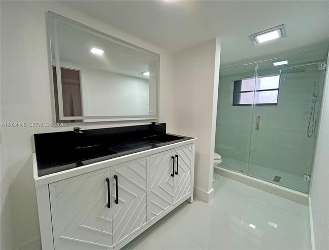 Building Photo - 1222 Hillsboro Mile