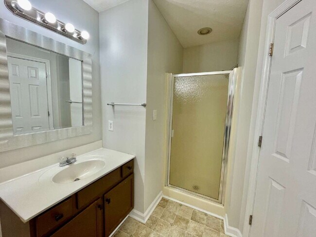 Building Photo - Newly Updated 3-Bed, 2-Bath Nest in Fayett...