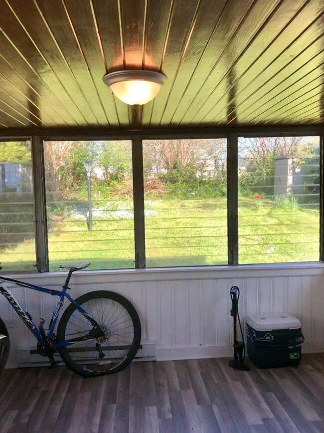 Building Photo - 1128 Sumpter St