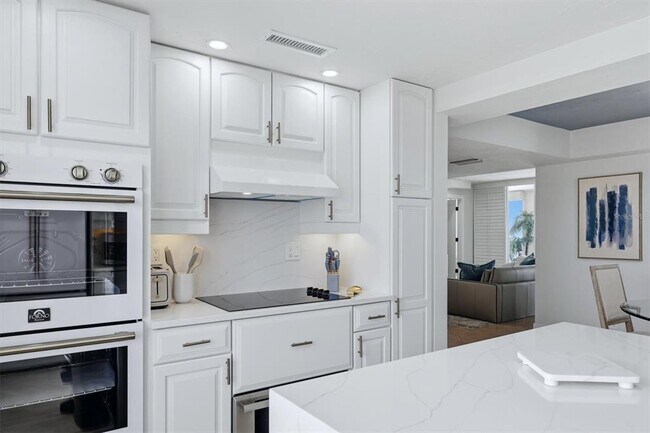 Building Photo - 4401 Gulf of Mexico Dr
