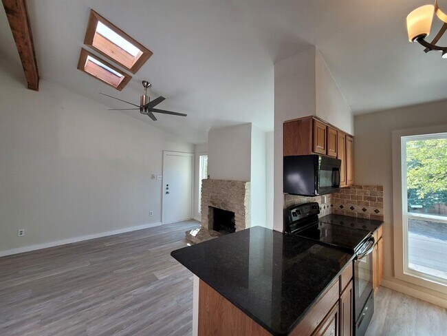 Building Photo - 104 W 35th St