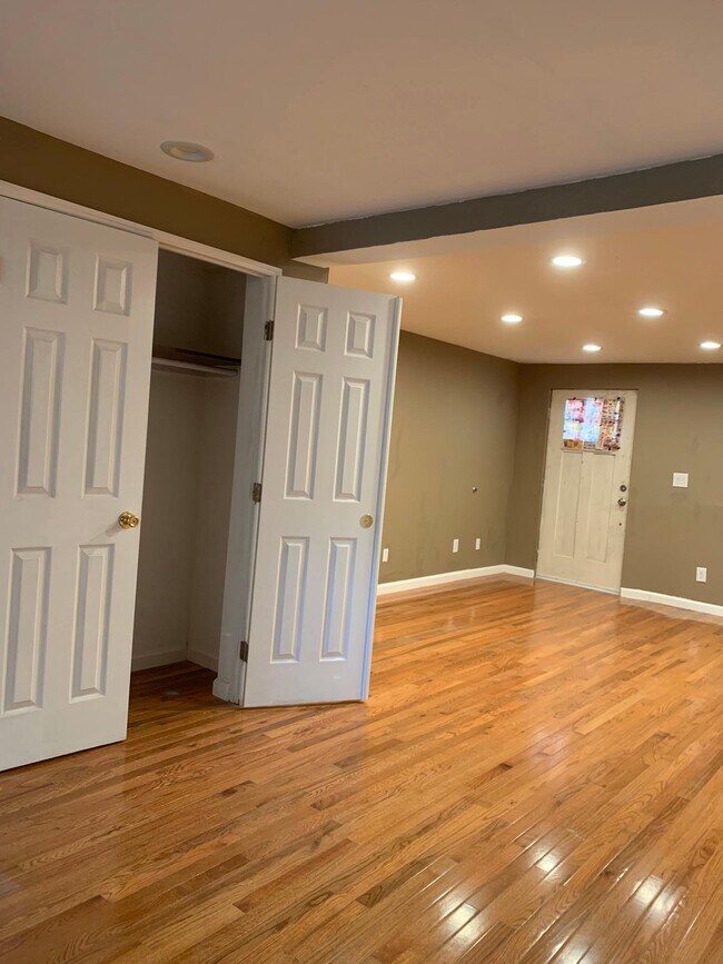 bedroom - 61 S 19th St