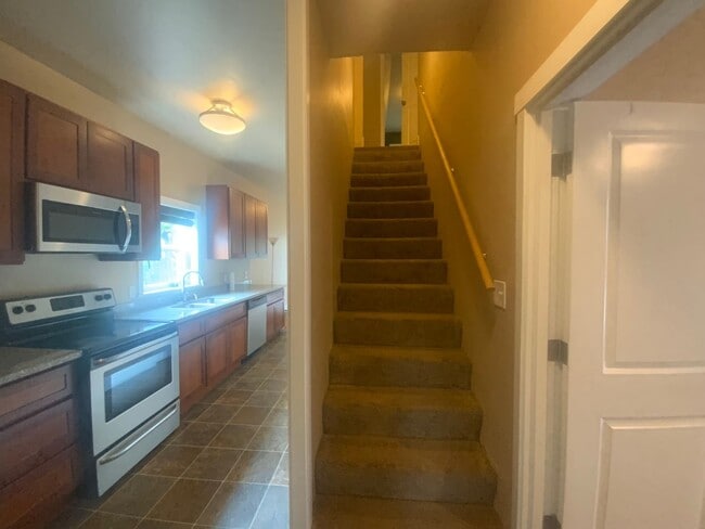 Building Photo - Newly Remodeled Tacoma Gem - Modern Comfor...