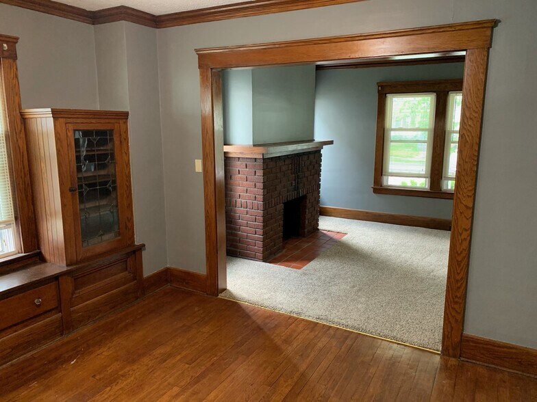 Building Photo - 1595 Warren Rd