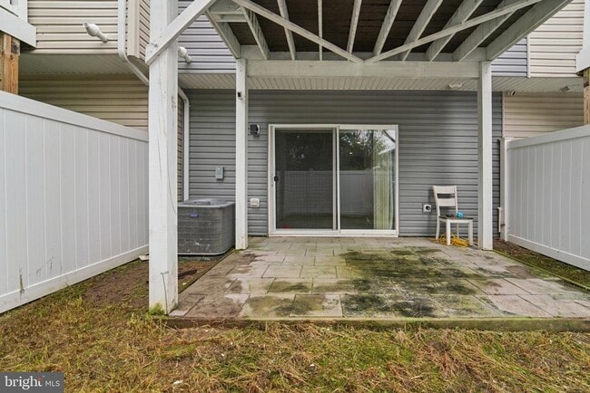 Building Photo - 7728 Lexington Ct